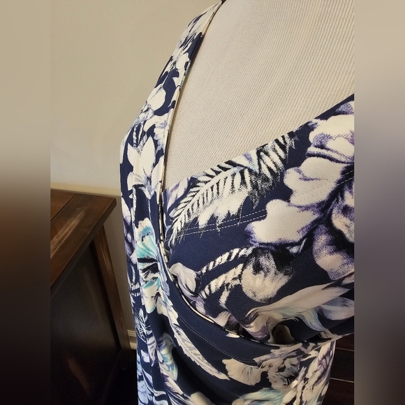 Soft Surroundings Size Medium Faux Wrap Blue Floral Shapely Anywhere Dress - Picture 4 of 10